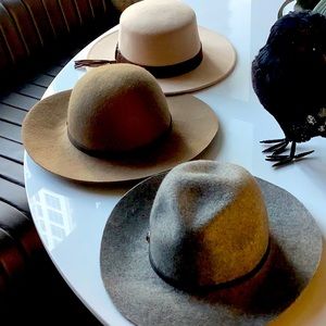 Lot of fall hats in great condition